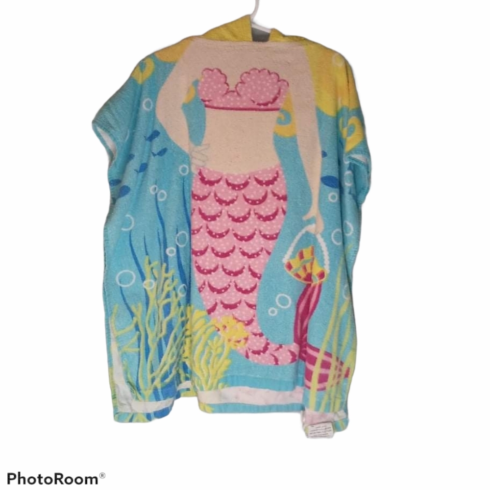 Royal Pacific hooded beach towel